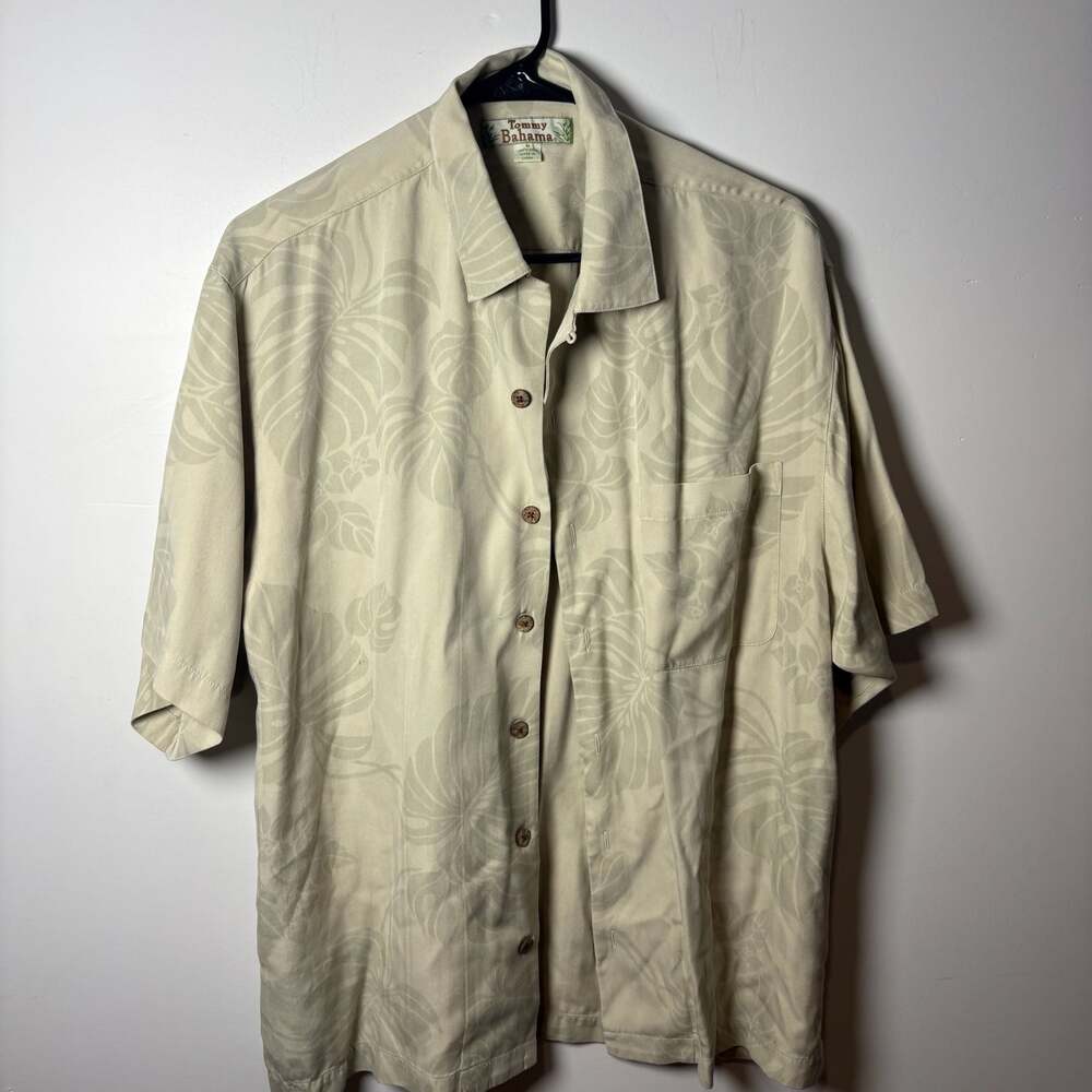 Tommy Bahama Men's Short Sleeve Button-Up Shirt Size Medium 100% Silk Pineapple
